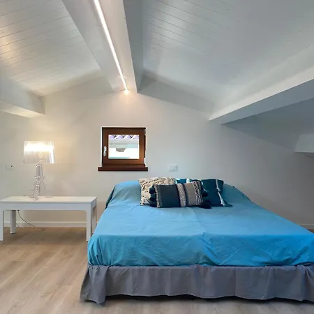 Apartmán Delizioso Attico Calle Lunga 2 *